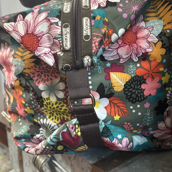 Vintage LeSportsac Duffle Bag - Picture 5 of 17